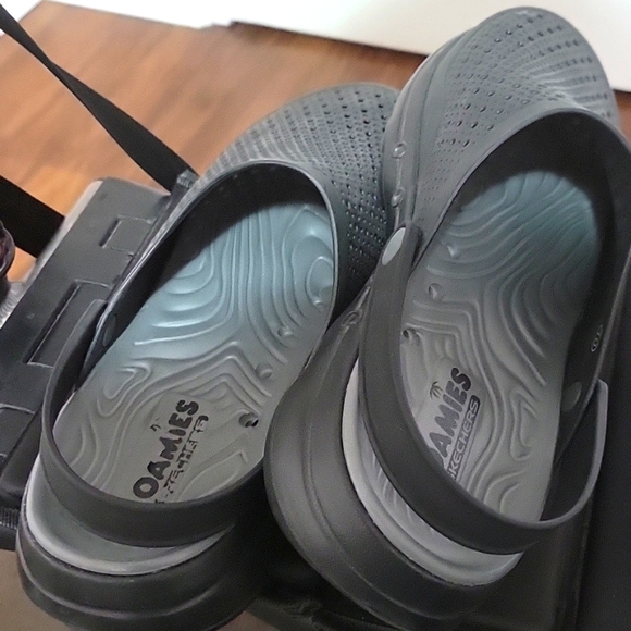 Sandals - Picture 1 of 2